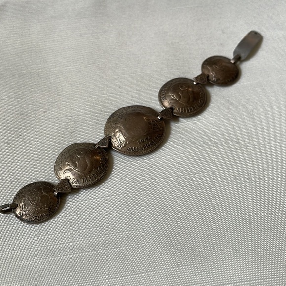 VTG WW2 early 1940’s Australian silver coin bracelet part domed - Picture 2 of 11